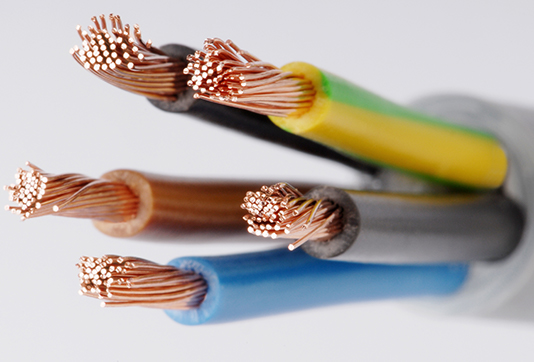 Para quais ocasiões os diferentes tipos de cabos de alimentação são adequados?